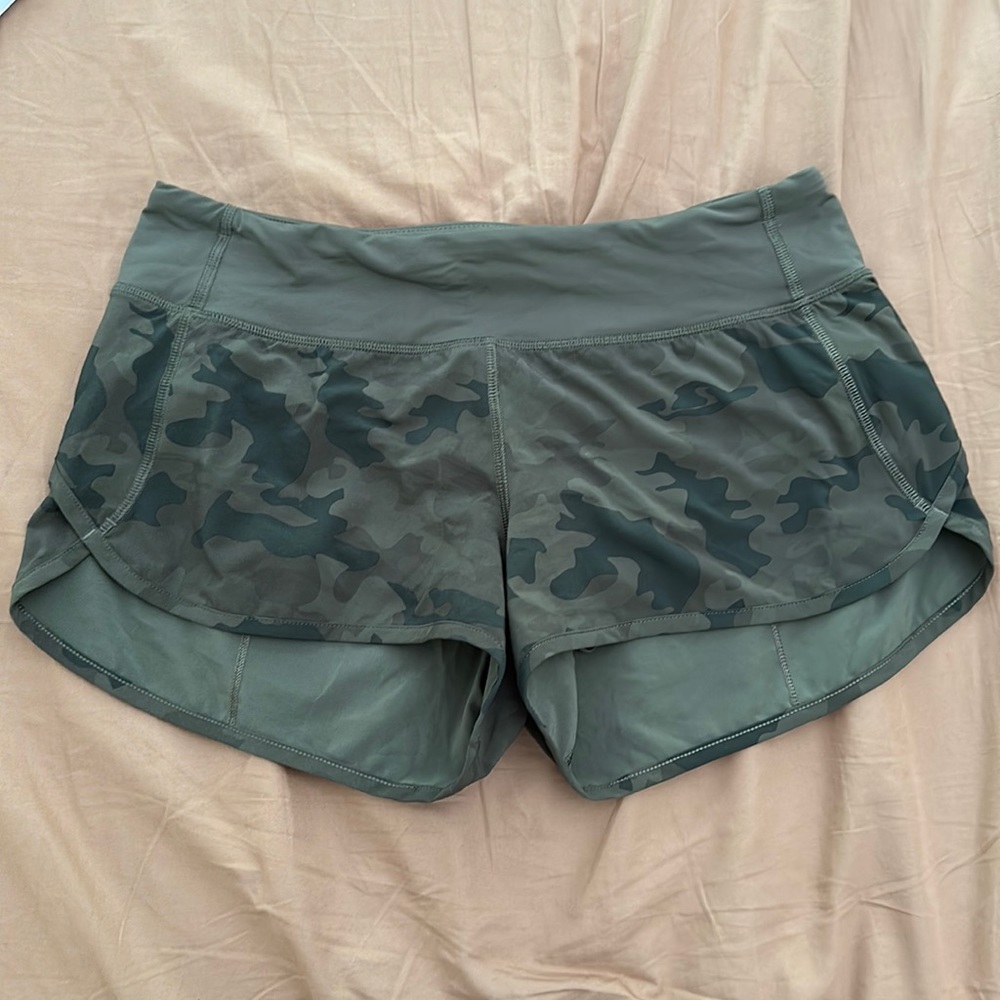 LULULEMON Camo Speed up Shorts